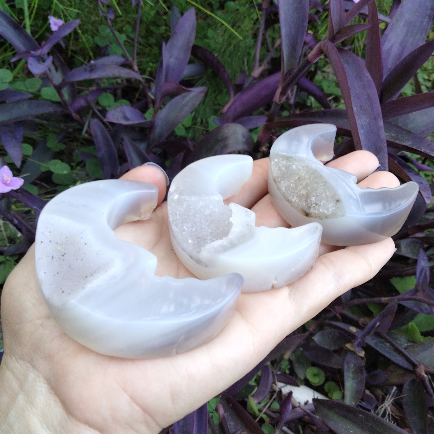 Agate moon face carving