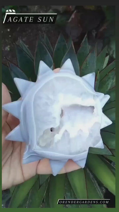 Agate Sun and window Druzy carving