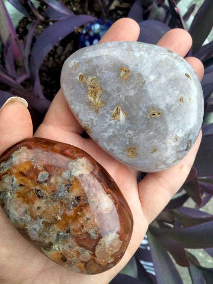 Flower Agate Palmstone