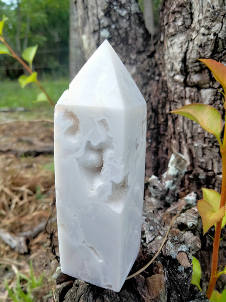 White lace agate with durzy caves in white marble stone Tower