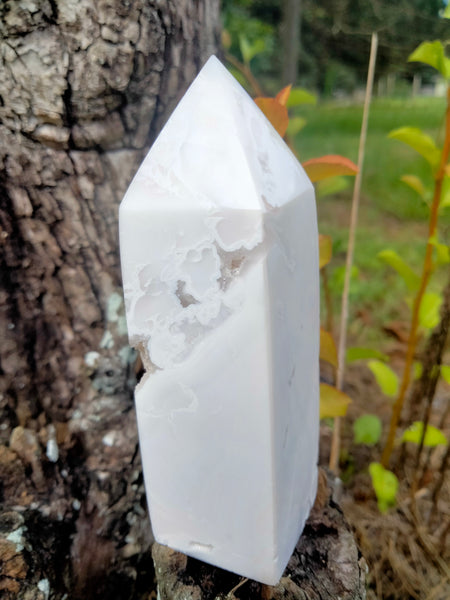 White lace agate with durzy caves in white marble stone Tower