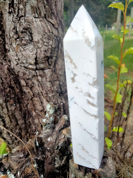 White lace agate with durzy caves in white marble stone Tower