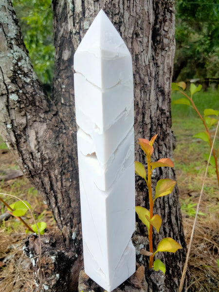 White lace agate with durzy caves in white marble stone Tower