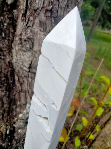 White lace agate with durzy caves in white marble stone Tower