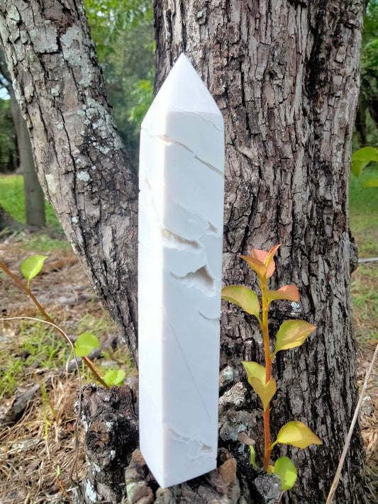 White lace agate with durzy caves in white marble stone Tower