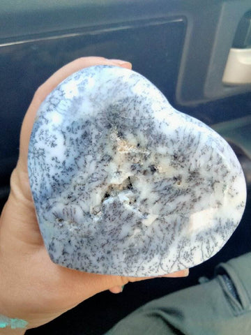 Dendritic opal heart