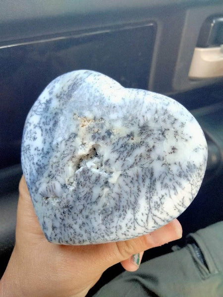 Dendritic opal heart