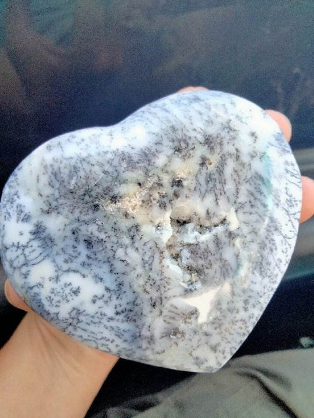 Dendritic opal heart