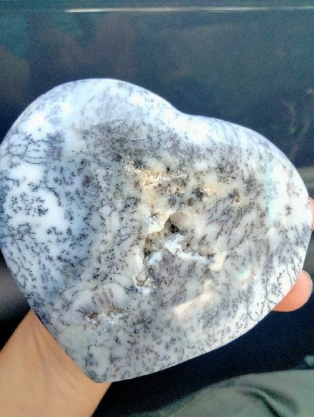 Dendritic opal heart