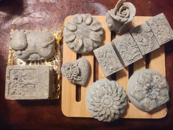 Goatmilk Soap: Lemongrass with class!